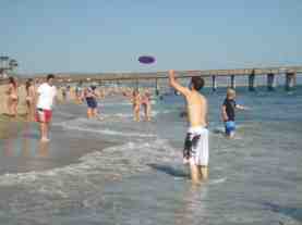 beach frisbee